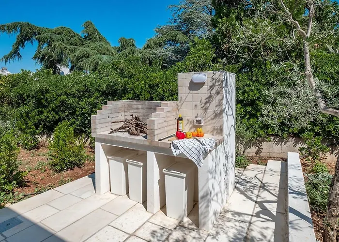 Elgar Вилла Остуни